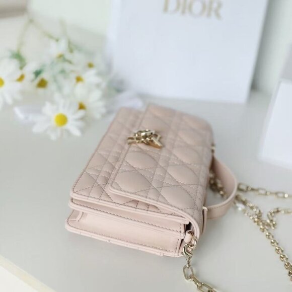 Classic DIOR Bag: A Stylish and Versatile Choice for Elegance - Picture 9 of 11